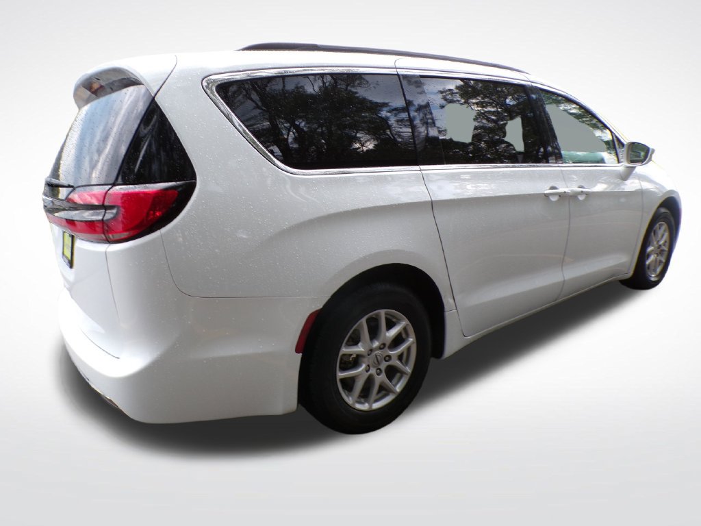 Used 2022 Chrysler Pacifica Touring-L FWD image 7