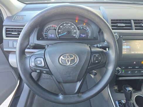 Used 2015 Toyota Camry LE image 4
