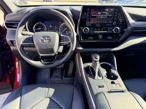 Certified 2022 Toyota Highlander XSE image 2