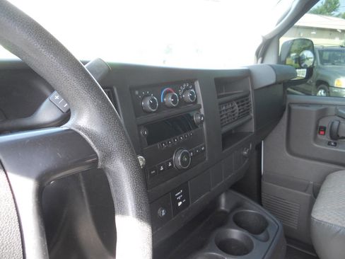 Used 2013 Chevrolet Express 2500 RWD image 21