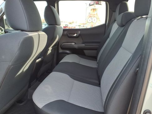 Used 2022 Toyota Tacoma TRD Off-Road image 13