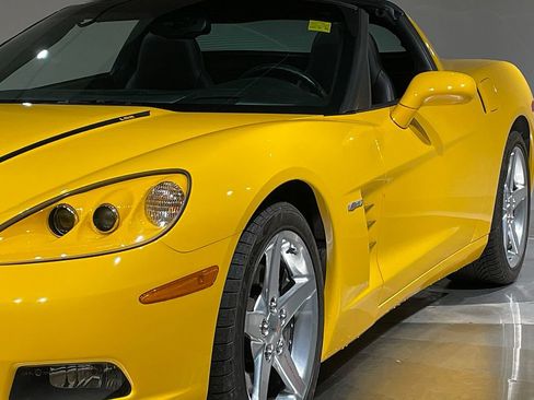Used 2005 Chevrolet Corvette Coupe w/ Preferred Equipment Group RWD image 42