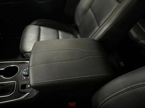 Used 2023 Chevrolet Traverse LT w/ LT Premium Package AWD/4WD image 26