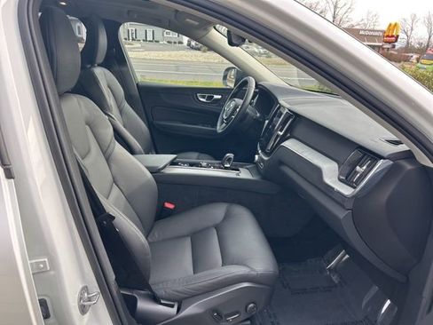 Certified 2025 Volvo XC60 B5 Plus image 15