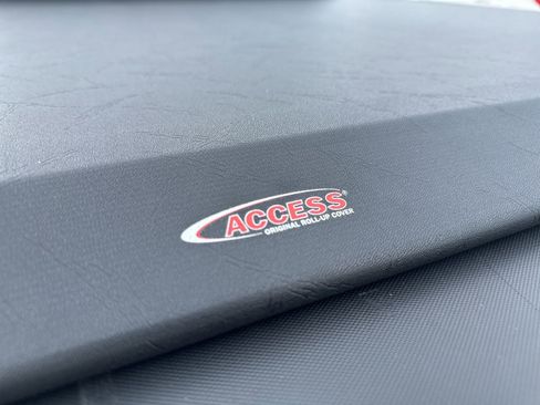 Used 2022 GMC Canyon Denali image 12