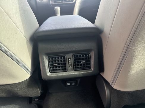 Used 2025 Toyota Camry SE image 25