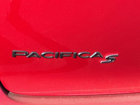New 2027 Chrysler Pacifica Limited FWD image 25