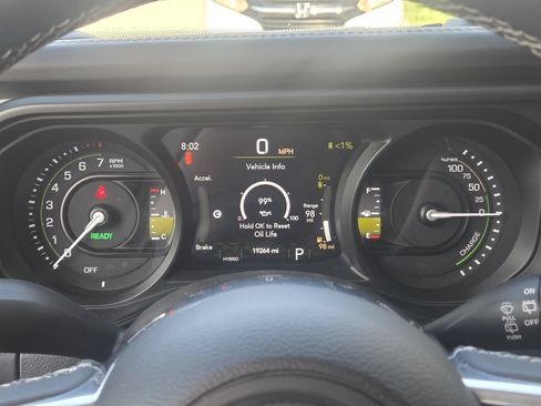 Used 2025 Jeep Wrangler Unlimited Sahara w/ Safety Group AWD/4WD image 29