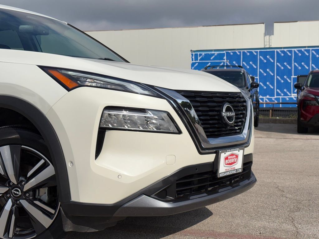 Certified 2023 Nissan Rogue SL w/ SL Premium Package FWD image 3
