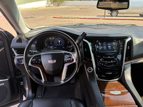 Used 2020 Cadillac Escalade Premium Luxury AWD/4WD image 15