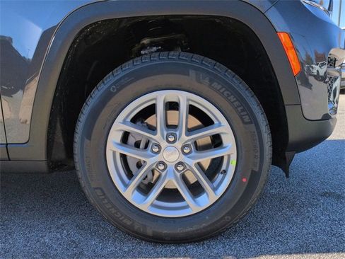 New 2025 Jeep Grand Cherokee Laredo X image 10