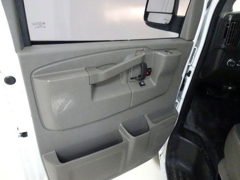 Used 2018 Chevrolet Express 2500 w/ Driver Convenience Package RWD image 23