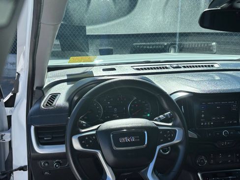 Used 2024 GMC Terrain SLE FWD image 34