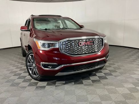 Used 2017 GMC Acadia Denali w/ Technology Package FWD image 10