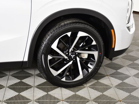 Used 2024 Mitsubishi Outlander SE AWD/4WD image 53