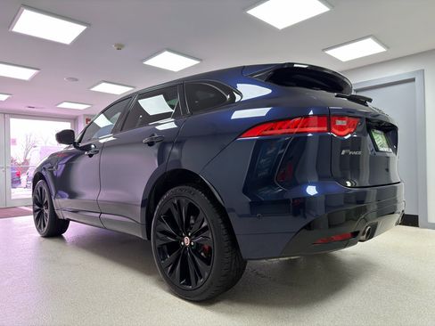 Used 2017 Jaguar F-PACE S image 5
