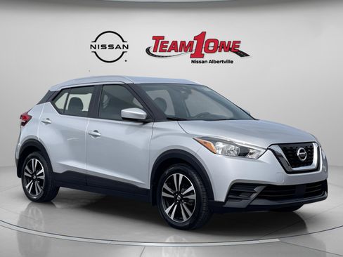 Used 2020 Nissan Kicks SV FWD image 1