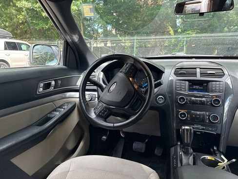Used 2018 Ford Explorer XLT AWD/4WD image 11