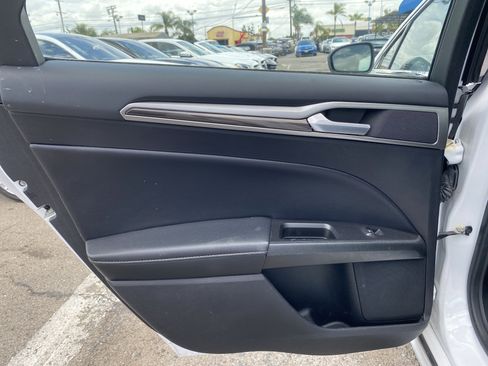 Used 2018 Ford Fusion SE w/ Equipment Group 602A FWD image 21