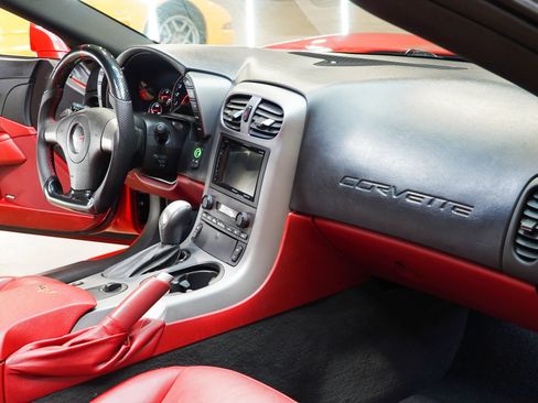 Used 2006 Chevrolet Corvette Coupe w/ Preferred Equipment Group RWD image 53