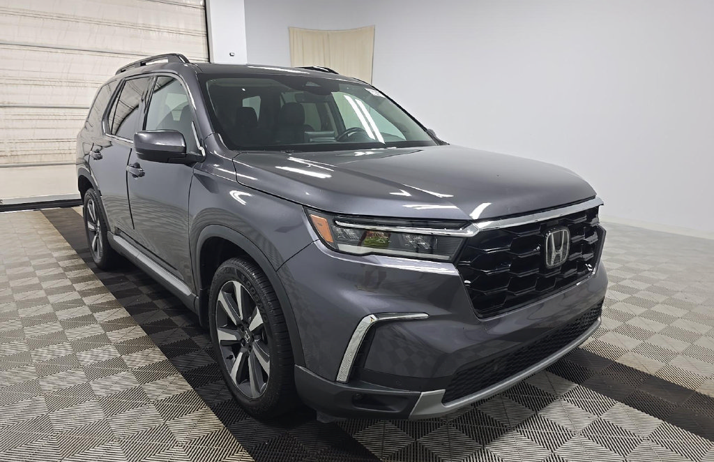 Used 2024 Honda Pilot Touring image 3