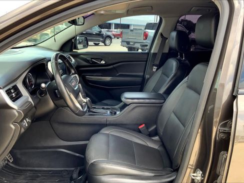 Used 2019 GMC Acadia SLT w/ Black Edition image 8