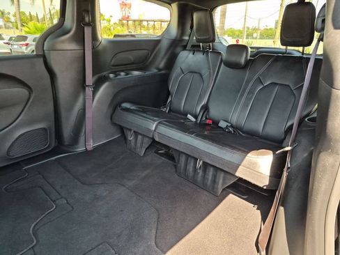 Used 2025 Chrysler Pacifica Select FWD image 27