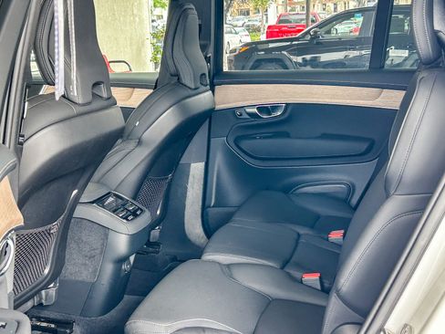 Used 2025 Volvo XC90 B6 Plus AWD/4WD image 17