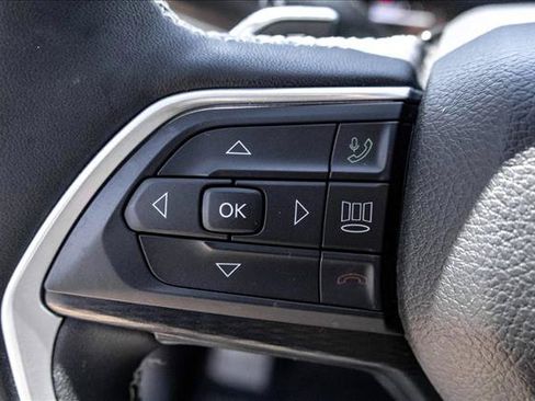 Used 2023 Jeep Grand Cherokee Altitude AWD/4WD image 14