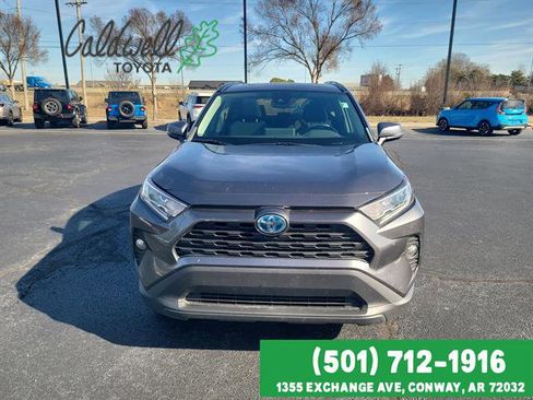 Used 2021 Toyota RAV4 XLE w/ Convenience Package image 2