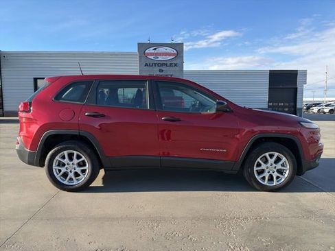 Used 2017 Jeep Cherokee Sport FWD image 1