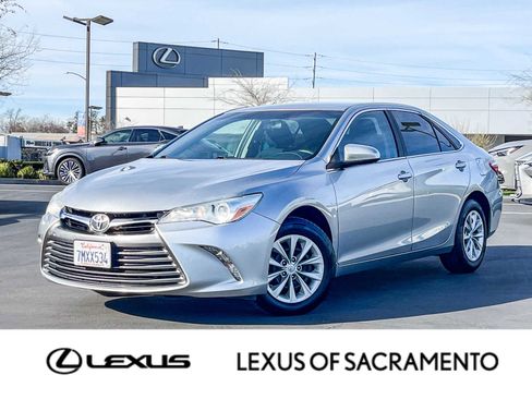 Used 2016 Toyota Camry LE image 1