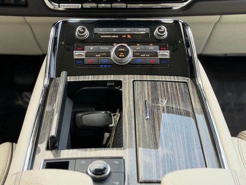 Used 2020 Lincoln Navigator Black Label w/ Cargo Convenience Package AWD/4WD image 51