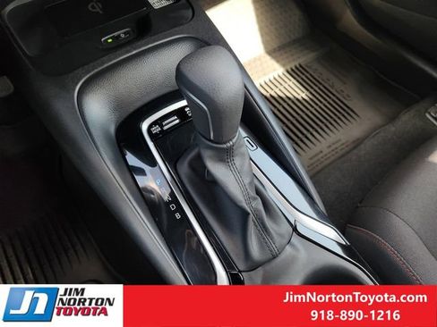 Used 2025 Toyota Corolla SE w/ SE Premium Package FWD image 21
