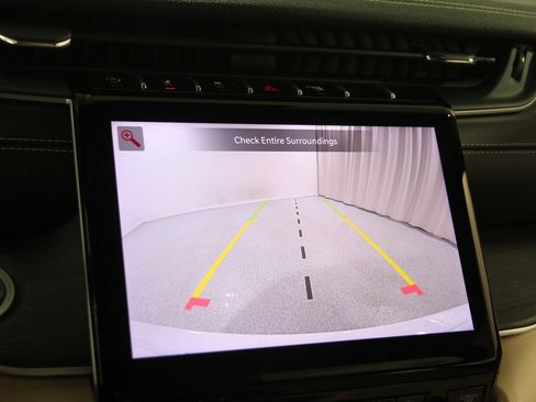 Used 2024 Jeep Grand Cherokee Limited image 14