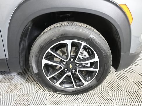 Used 2024 Chevrolet TrailBlazer LT w/ LT Cold Weather Package AWD/4WD image 11