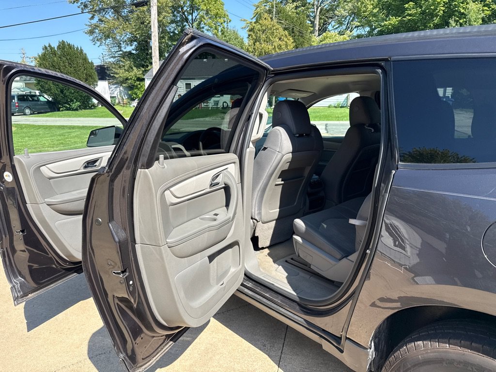 Used 2016 Chevrolet Traverse LS FWD image 11