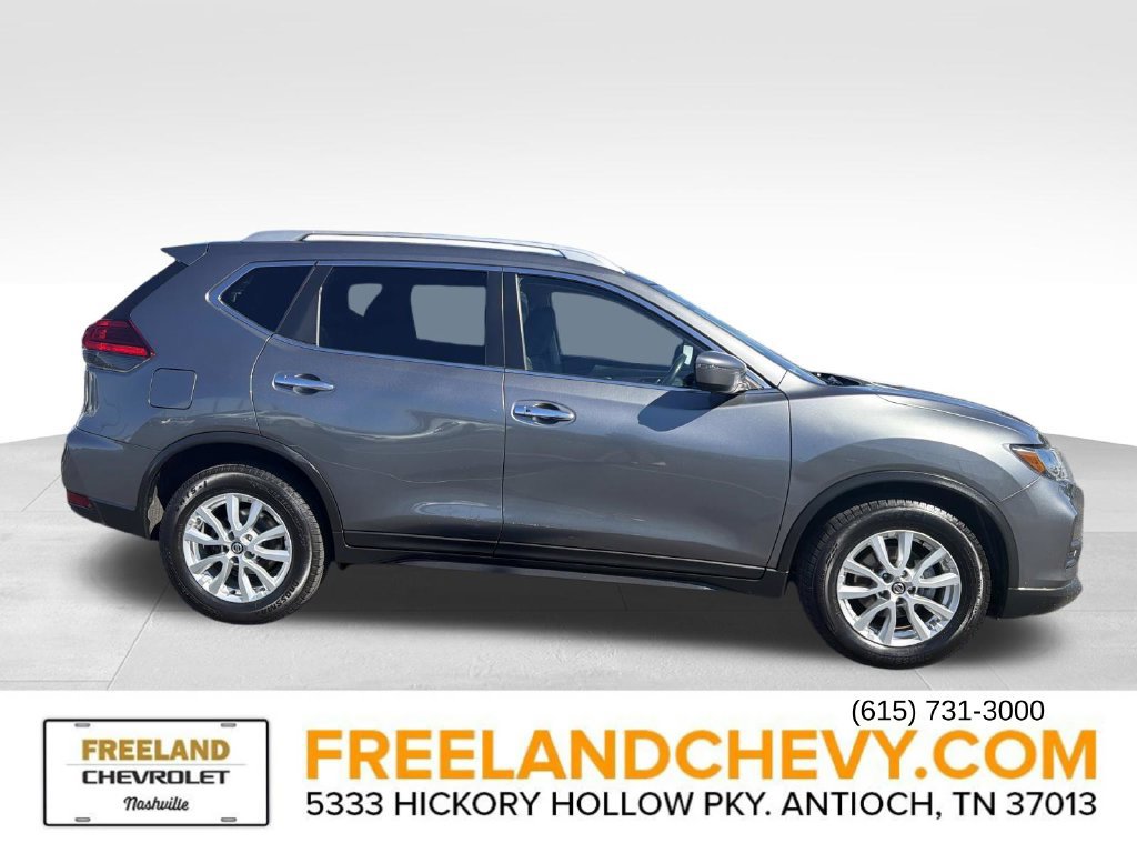 Used 2017 Nissan Rogue SV FWD image 2