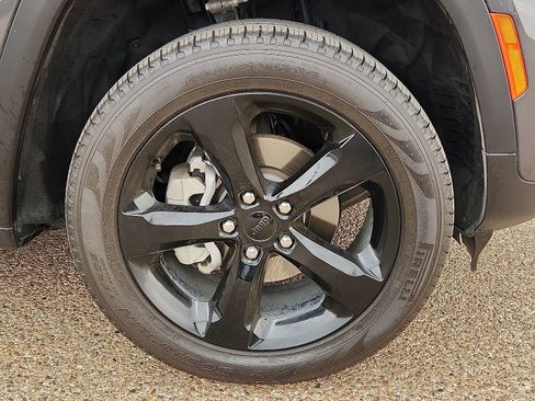 Used 2024 Jeep Grand Cherokee Limited w/ Black Appearance Package image 7