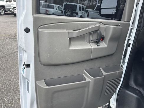 Used 2023 GMC Savana 2500 w/ Driver Convenience Package image 12