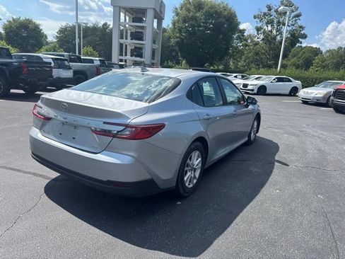 Used 2025 Toyota Camry LE FWD image 4