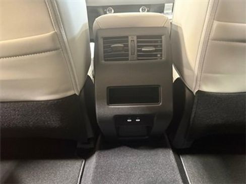 New 2025 Mitsubishi Outlander SE image 28