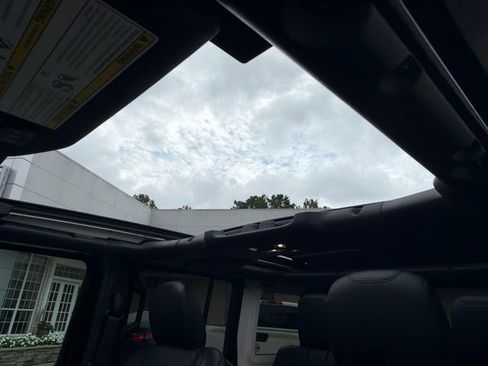 Used 2019 Jeep Wrangler Unlimited Sahara AWD/4WD image 29