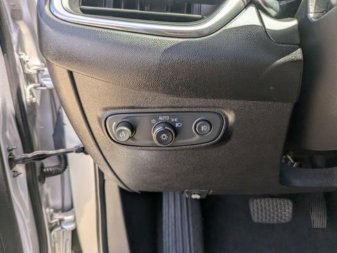 Used 2018 Chevrolet Equinox Premier FWD image 29