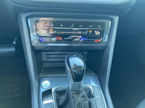 Certified 2024 Volkswagen Tiguan SE image 20