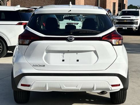 Used 2025 Nissan Kicks Play S FWD image 5