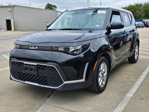 Used 2025 Kia Soul LX w/ LX Technology Package FWD image 2