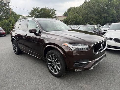 Used 2018 Volvo XC90 T6 Momentum w/ Convenience Package AWD/4WD image 3
