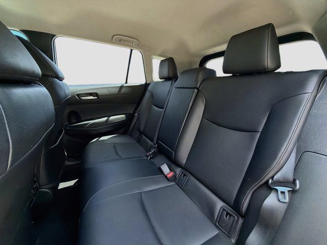 Used 2023 Toyota Corolla Cross XLE FWD image 19