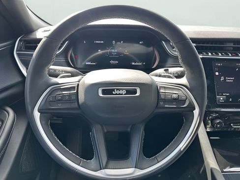 Used 2023 Jeep Grand Cherokee L Laredo image 16